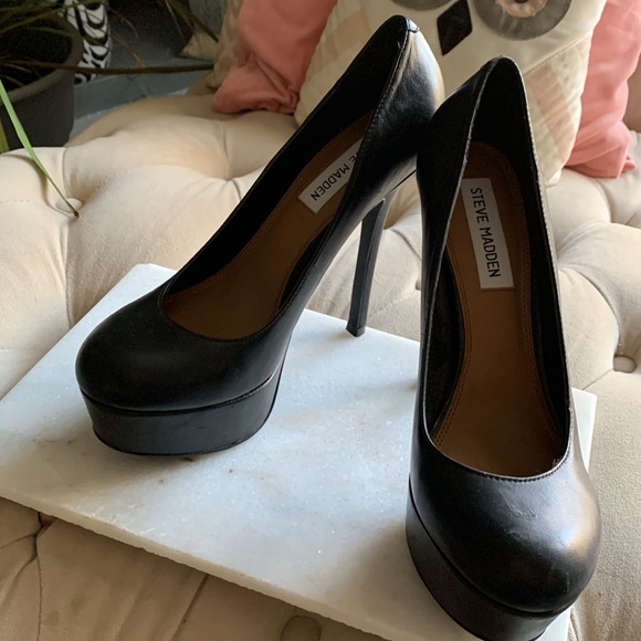 Steve Madden, size 7, black platform heals. - Picture 2 of 2